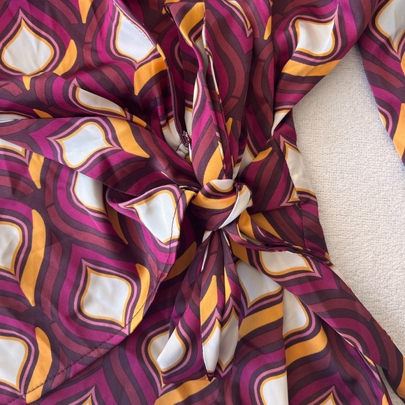 NWT Cupcakes & Cashmere Retro Geo Print Faux Wrap Blouse XS - Picture 7 of 13